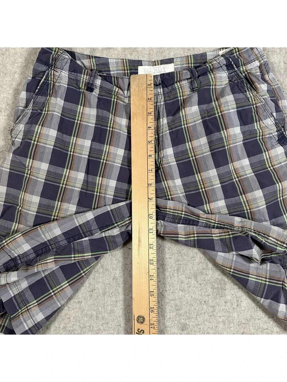 VINTAGE OLD NAVY PLAID CHINO SHORTS 32 Y2K